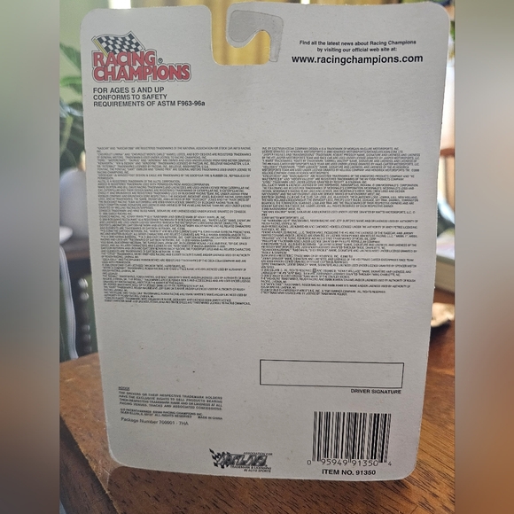 Mark Martin Racing Champions Diecast Collectible 1:64. - Picture 5 of 5